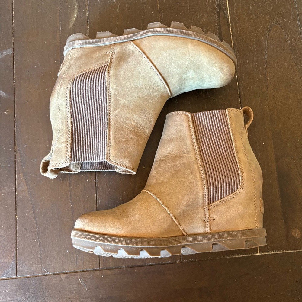 Sorel‎ Women's Joan of Arctic Wedge II Chelsea Boots Olive Size 6.5
